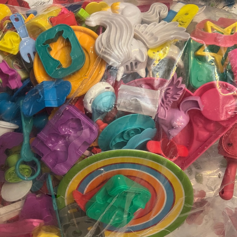 Mixed bag of girls Play Do toys. Contains approx. 5 pounds of toys.